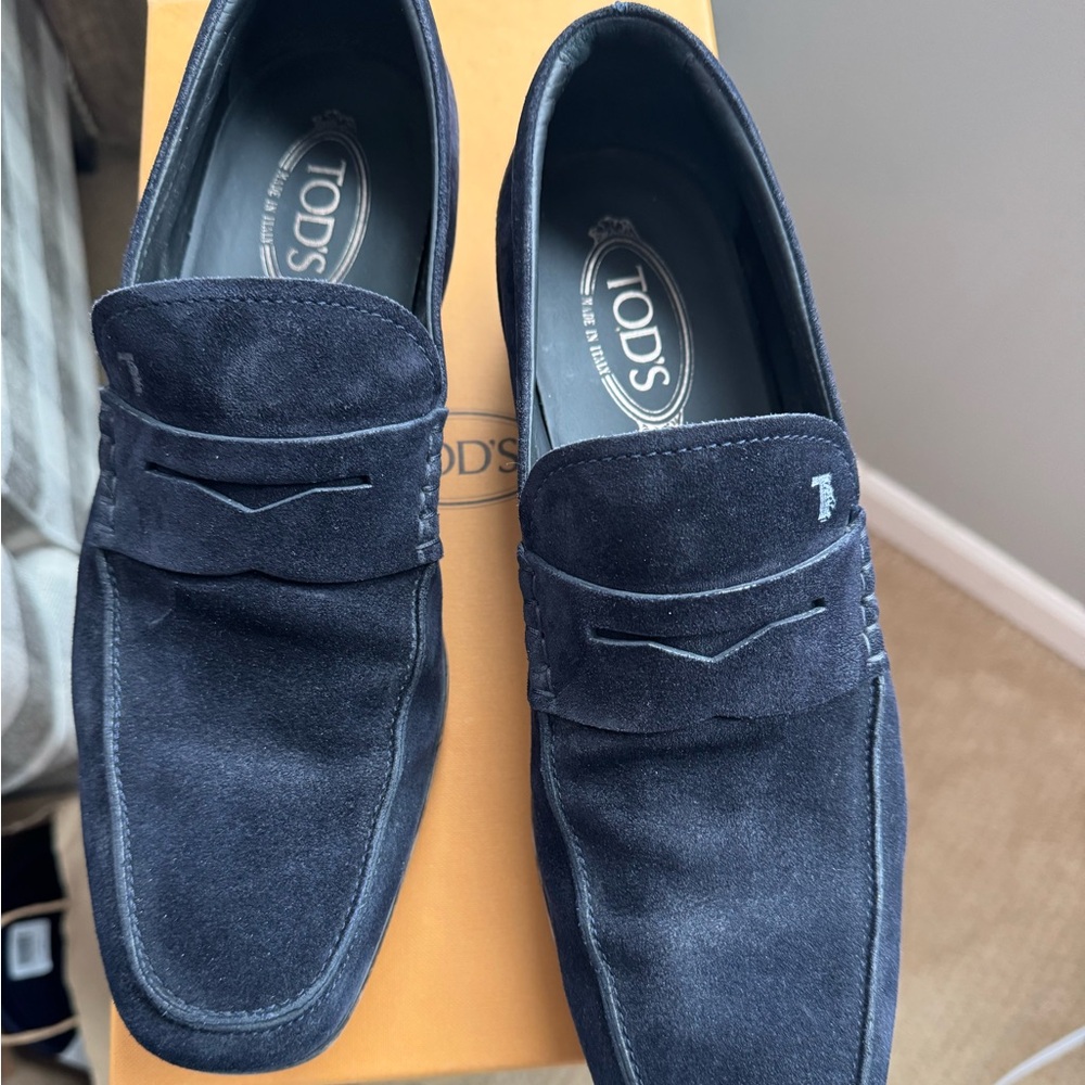 Tod’s loafer, men’s size 9, dark blue suede